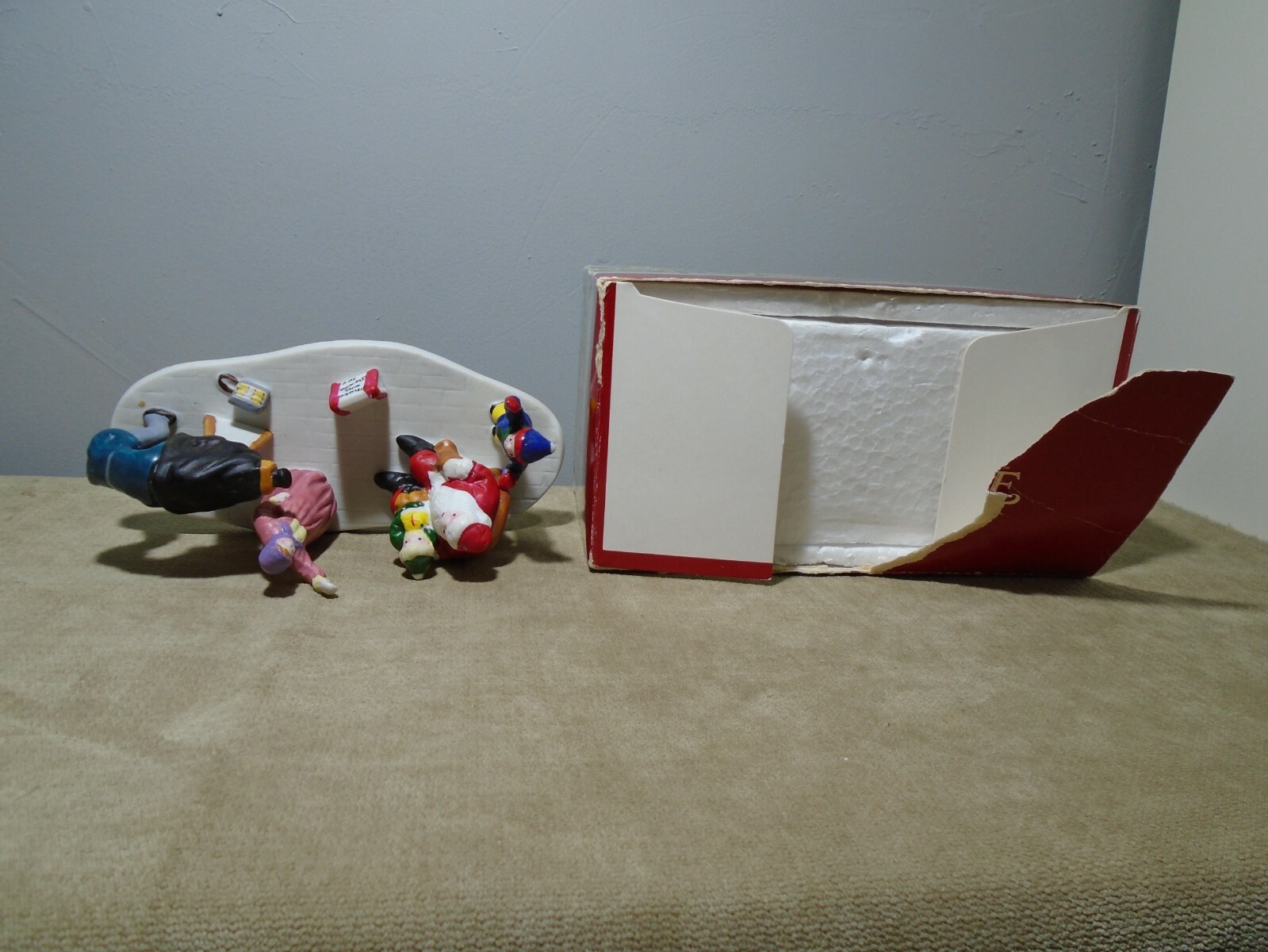1994 DICKENSVALE PORCELAIN PHOTO WITH SANTA LENOX FIGURINE (SF249) TOP OF BOX IS