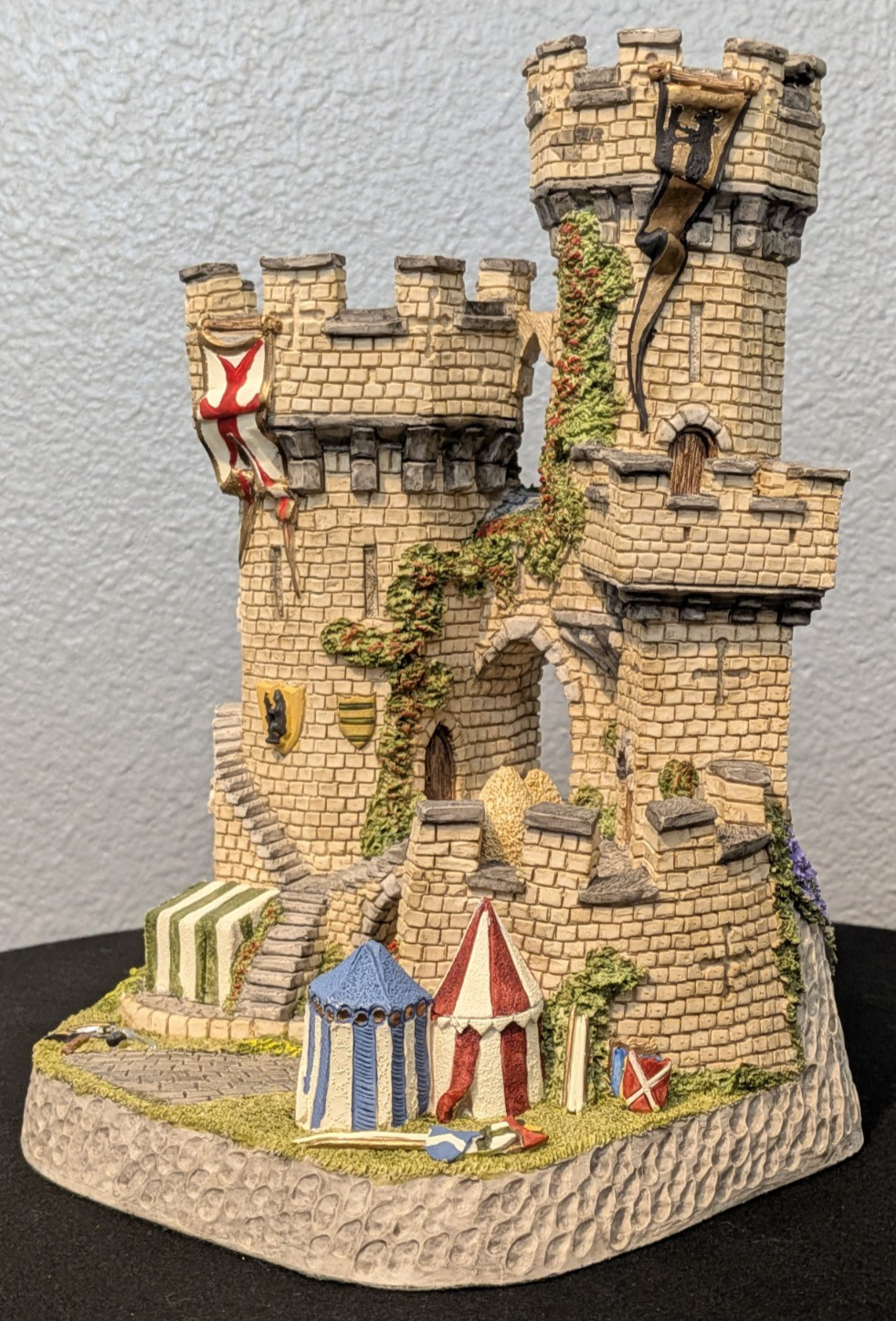 David Winter Cottages 1994 “The Kingmaker’s Castle” – Carnival Edition #233/2750