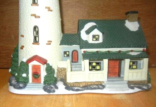 HOLIDAY TIME 10 1/2″H LIGHTHOUSE HP DETAILED PORCELAIN NO CORD NO ORIGINAL BOX