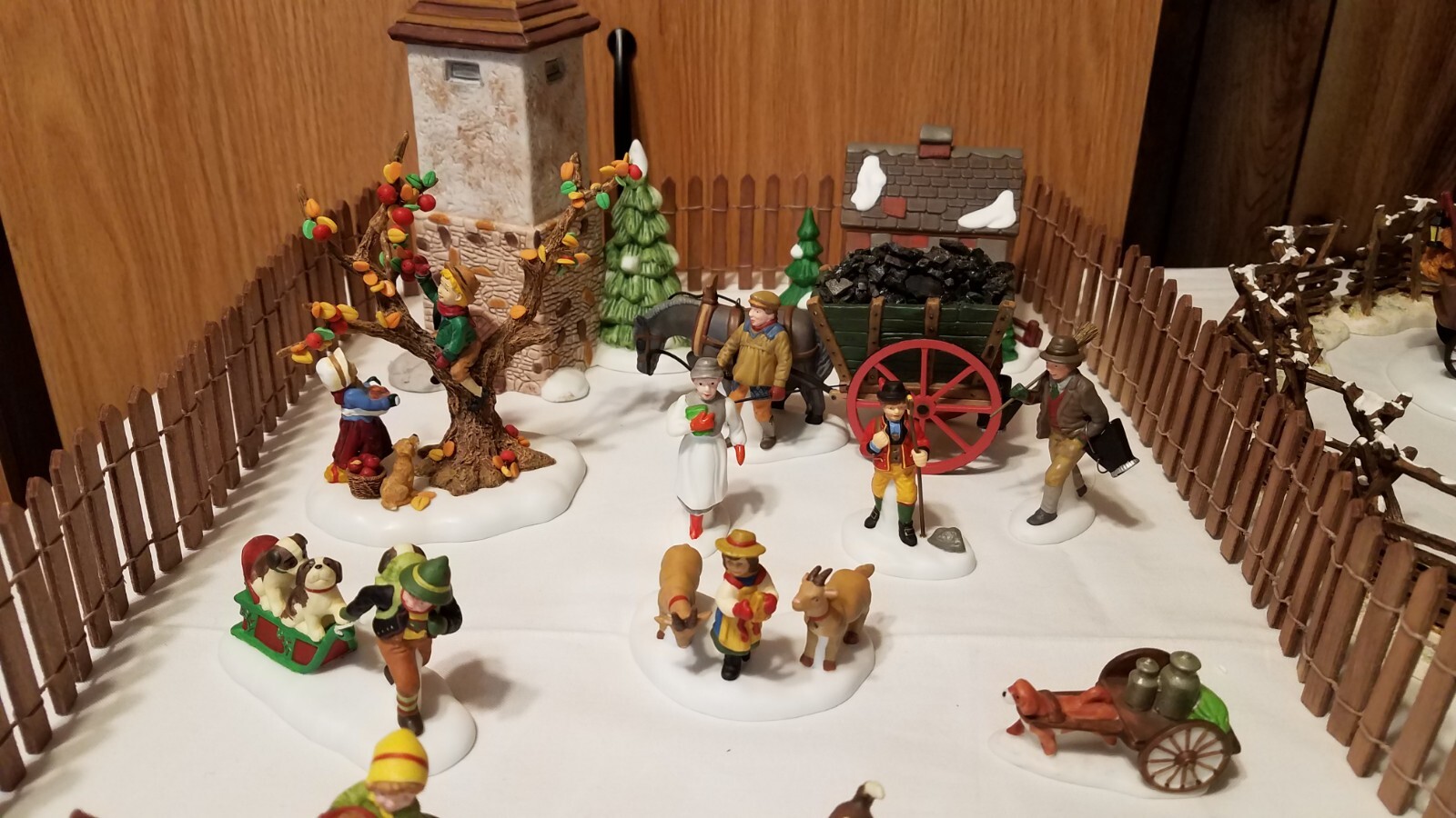 Dept 56 VILLAGES LOT Farm Workers Animals Fences 14 Items