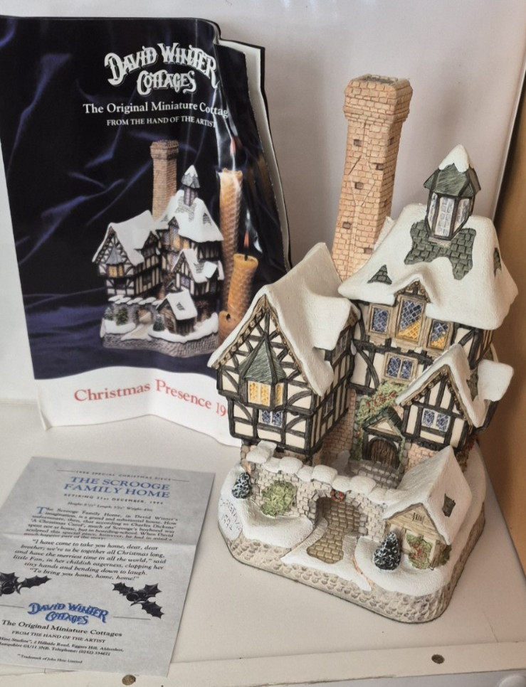 The Scrooge Family Home by David Winter 1993 – Rare