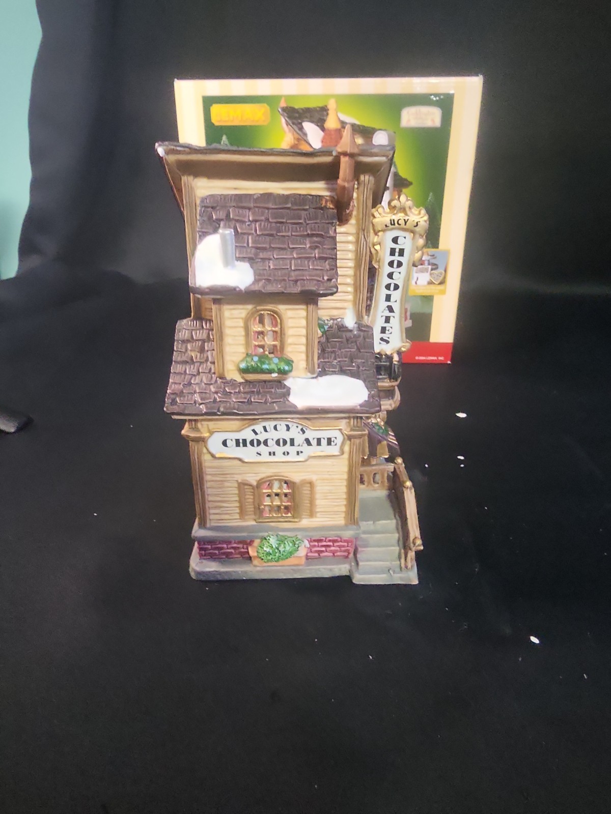 Lemax 2004 Lucy’s Chocolate Shop Porcelain 45052 Caddington Village House