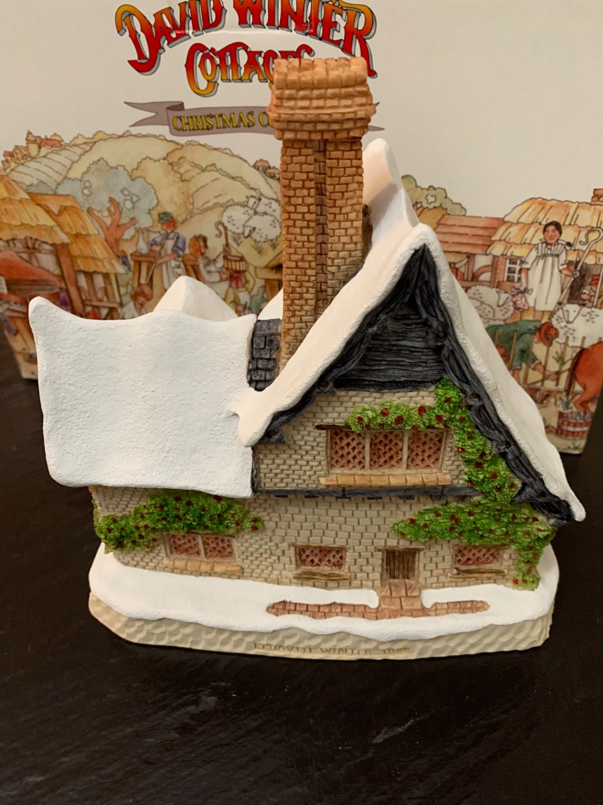 David Winter Sir Pickwicks Parlor British Hand made and Hand Painted DFW 09 2004