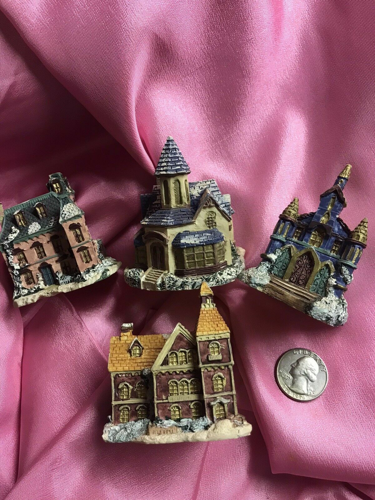 No Markings.  4 Buildings.  Mfg Unknown.  Excellent.