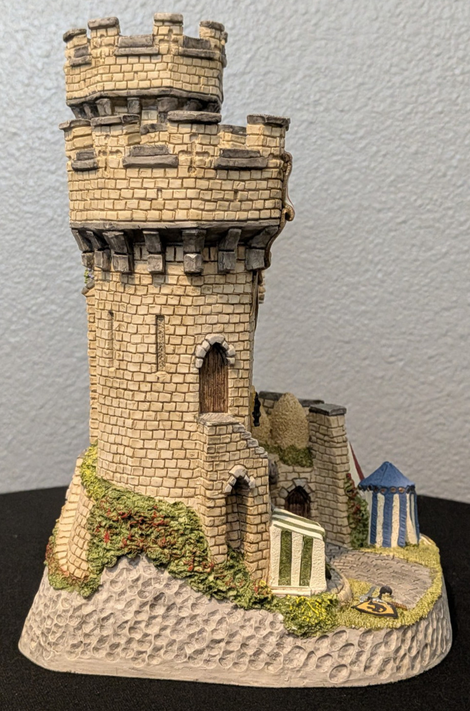 David Winter Cottages 1994 “The Kingmaker’s Castle” – Carnival Edition #233/2750