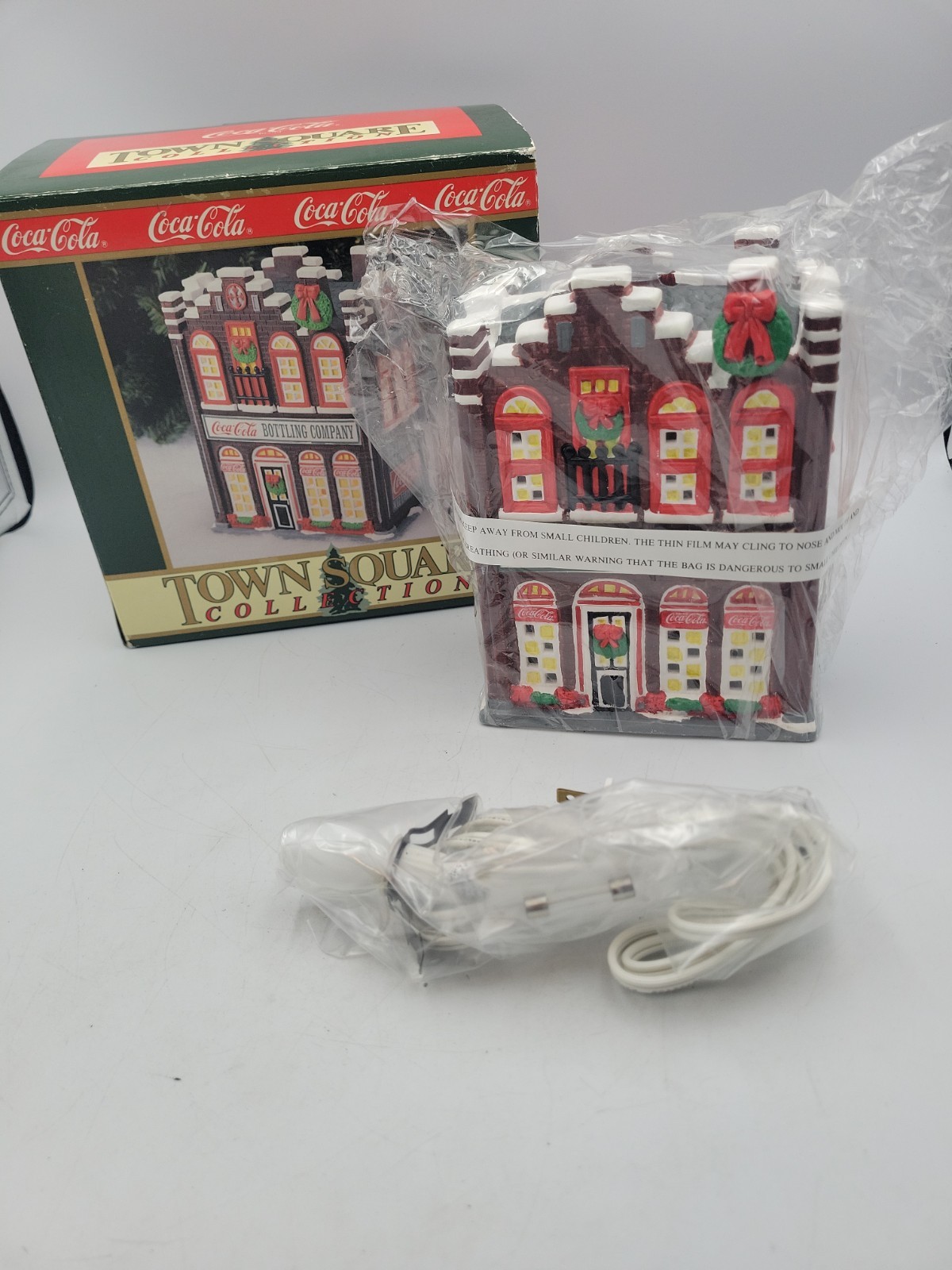 Coca-Cola 1995 Town Square Collection Xmas Village Lighted Bottling Company New