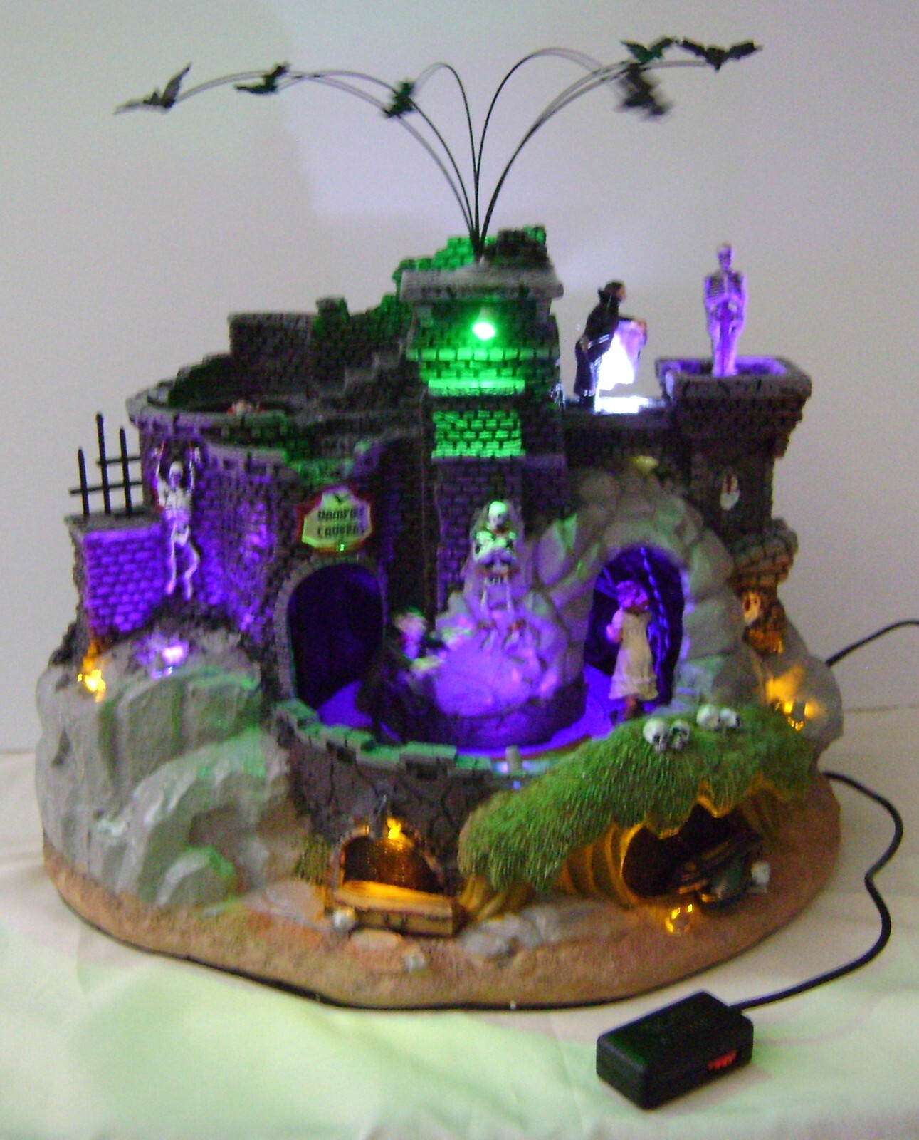 Lemax 94961 VAMPIRE CAVERNS Spooky Town Building Animated Halloween RETIRED I