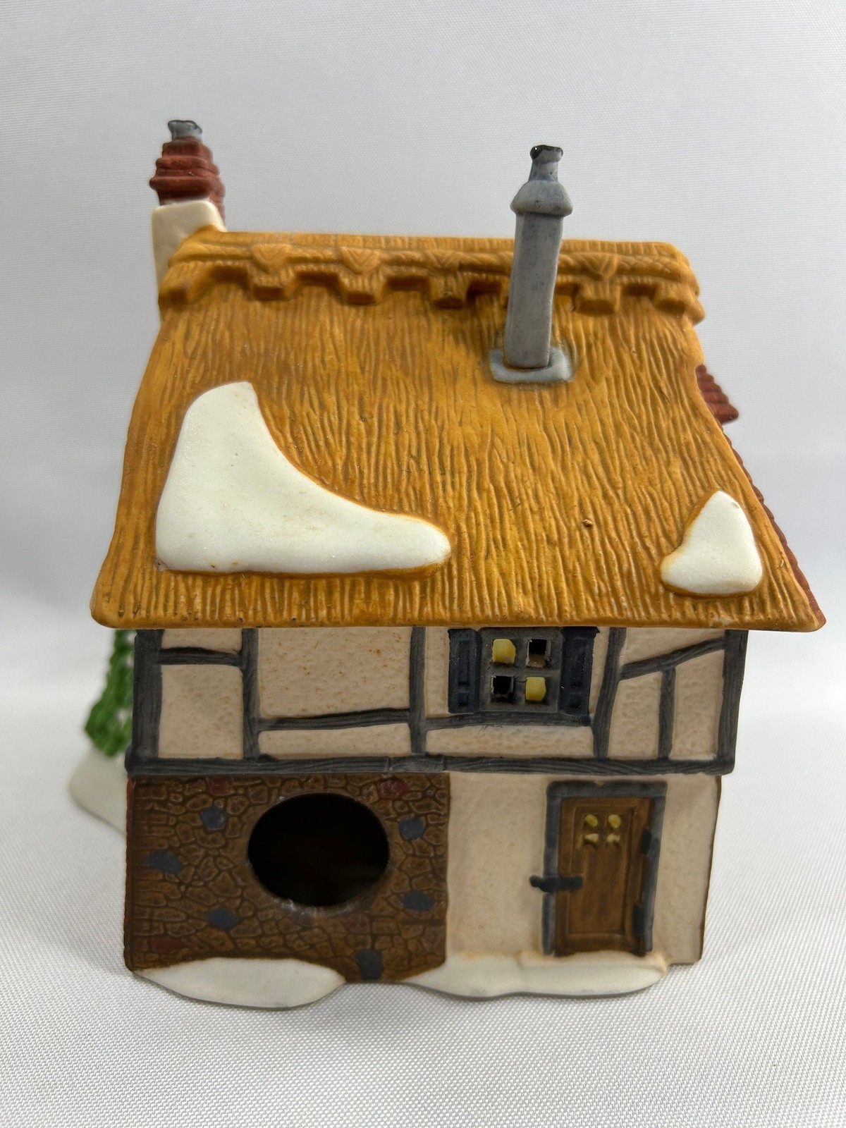 Dept 56 David Copperfield Betsy Trotwood’s Cottage Lighted Ceramic House Retired