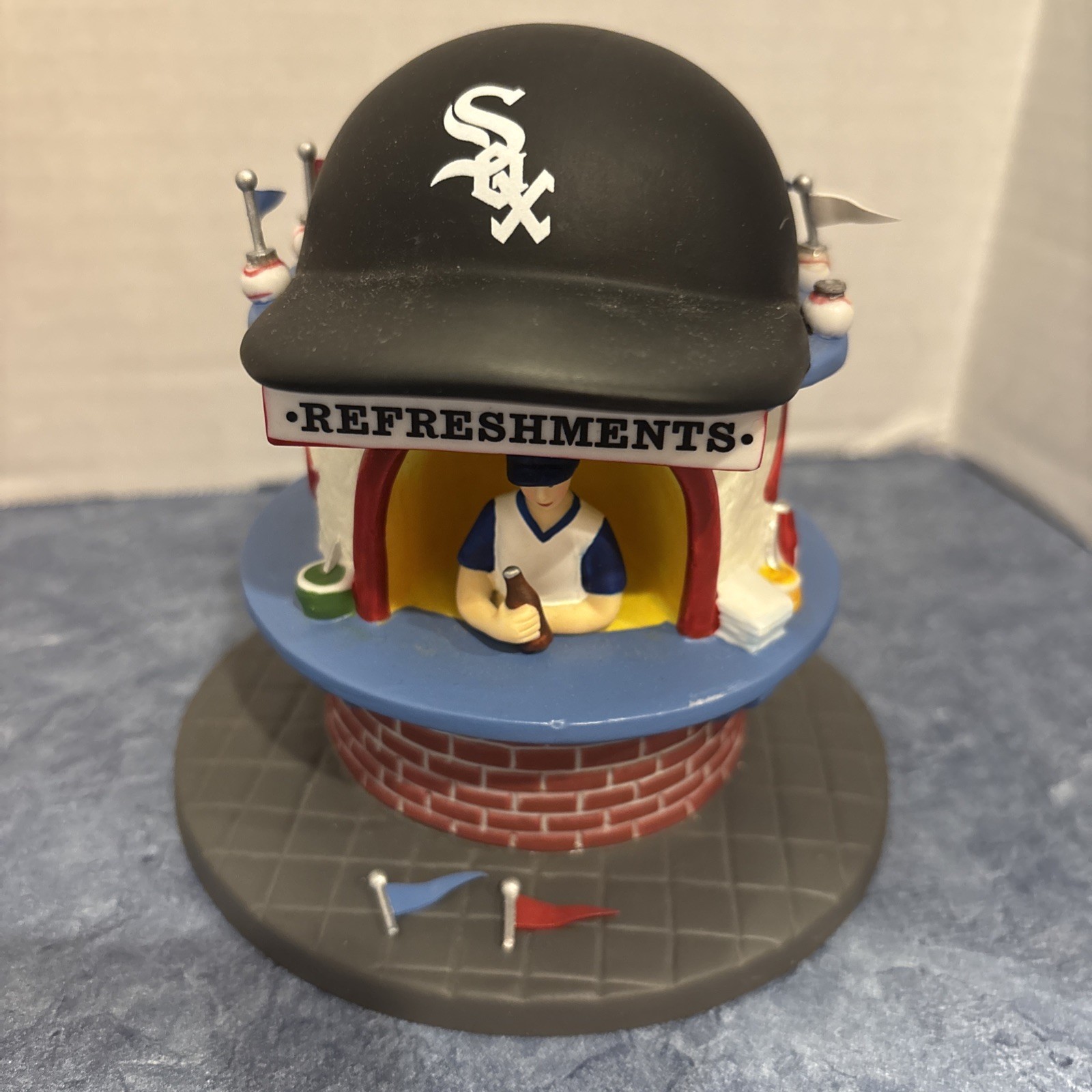 Dept 56 Christmas In The City Chicago White Sox Refreshments Stand Set of 2 NICE