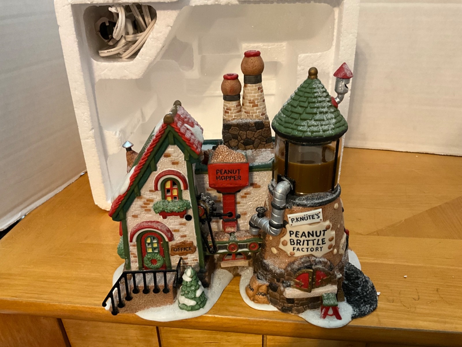 1999 DEPT 56 NORTH POLE SERIES Peanut Brittle Factory #56.56701 Missing Sign VGC