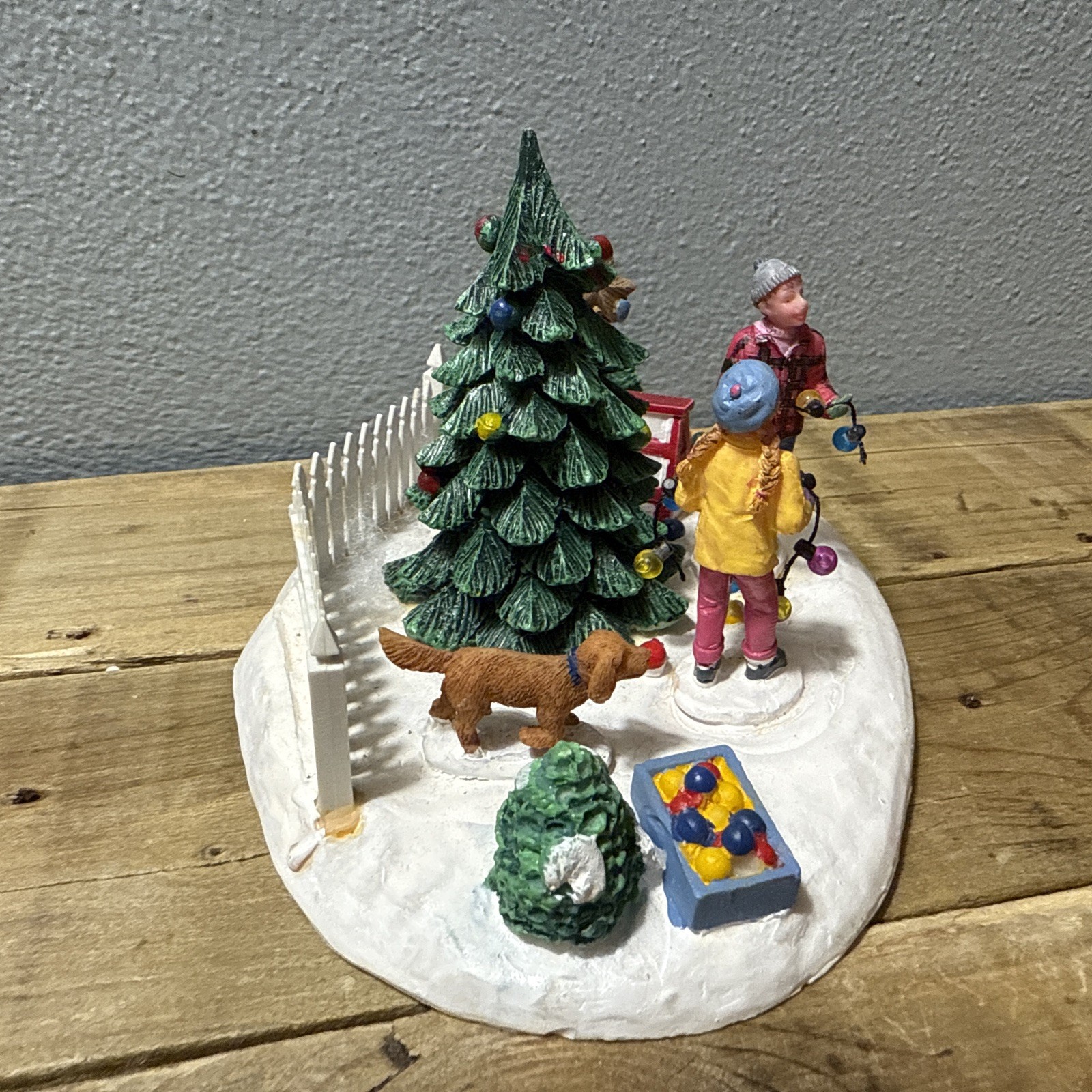 2009 Lemax Christmas Carole Towne Collection: Decorating Front Yard Tree, #94056