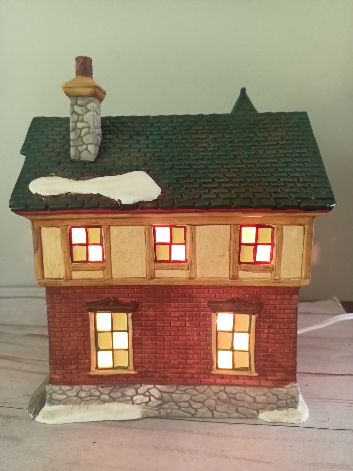 Christmas Village House Figurine Lighted Porcelain Country Inn