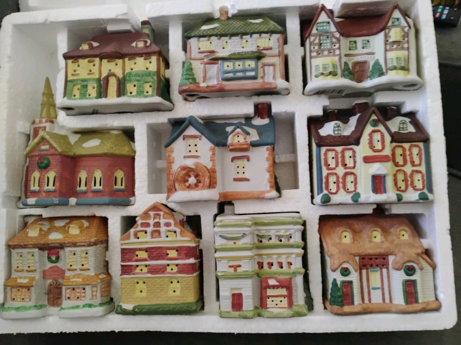 Santa’s Best Dickens of London 10 Hand Painted Porcelain Christmas Village House