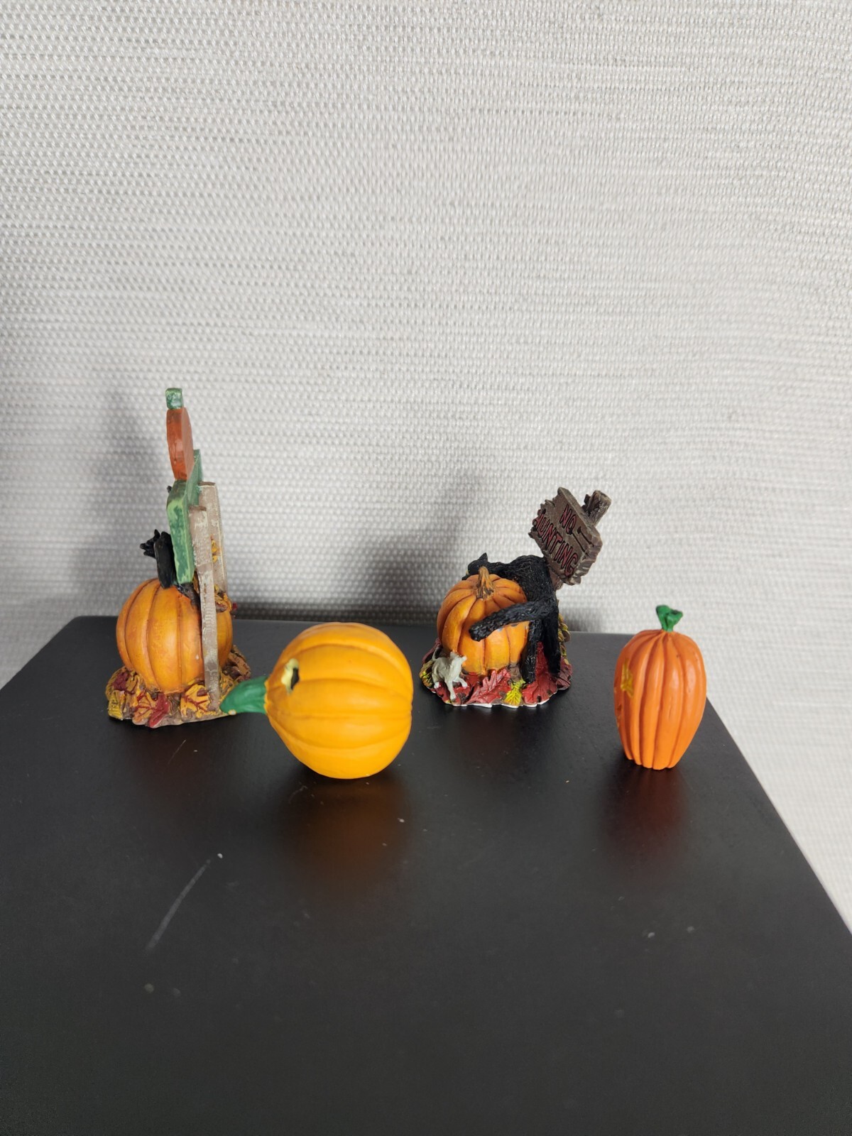 Dept 56 Halloween Scenery Accessories 4 Pieces Signs Pumpkins Cat Bat 53165 2004