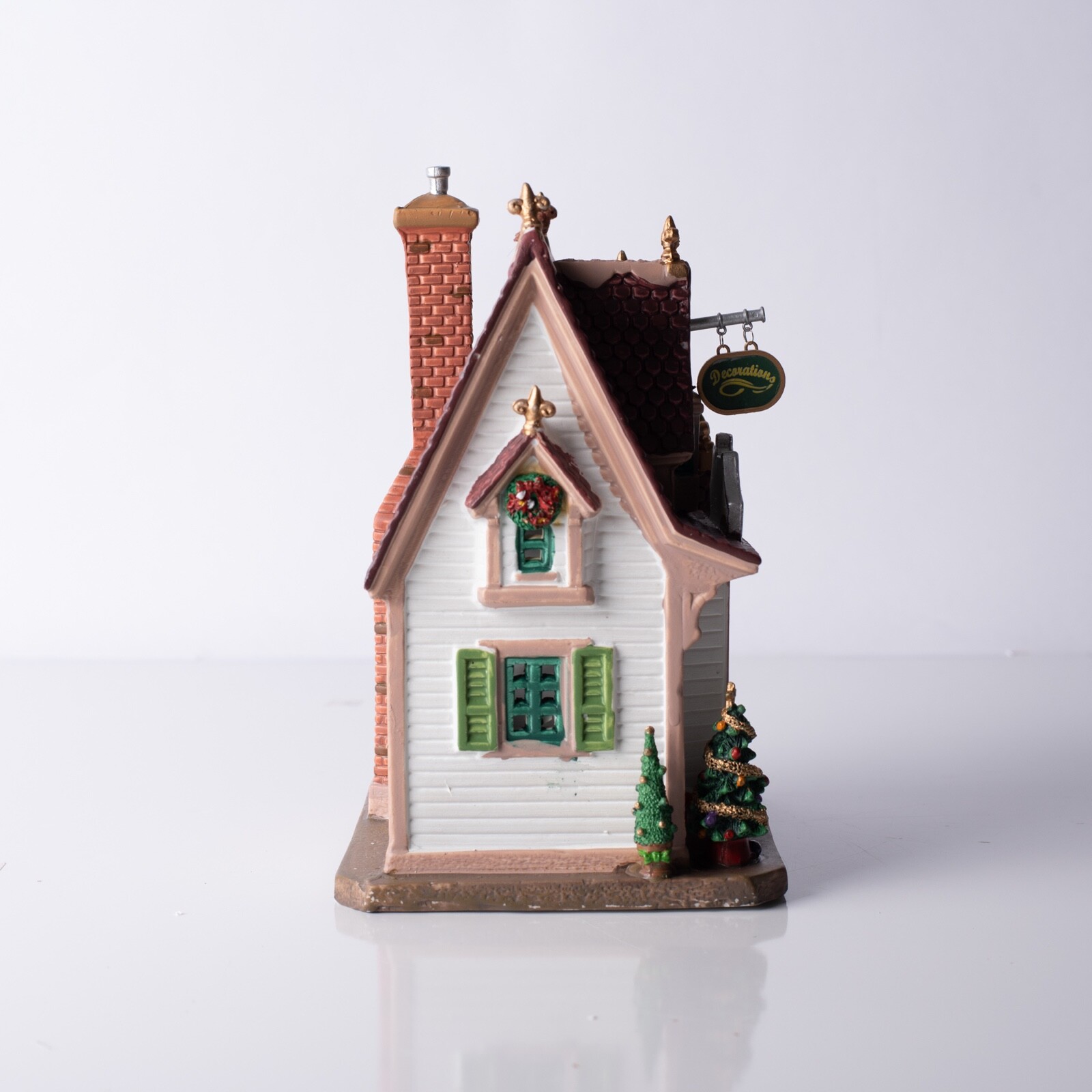 Lemax Christmas Time & Trimming Village House Holiday Display Building 25366