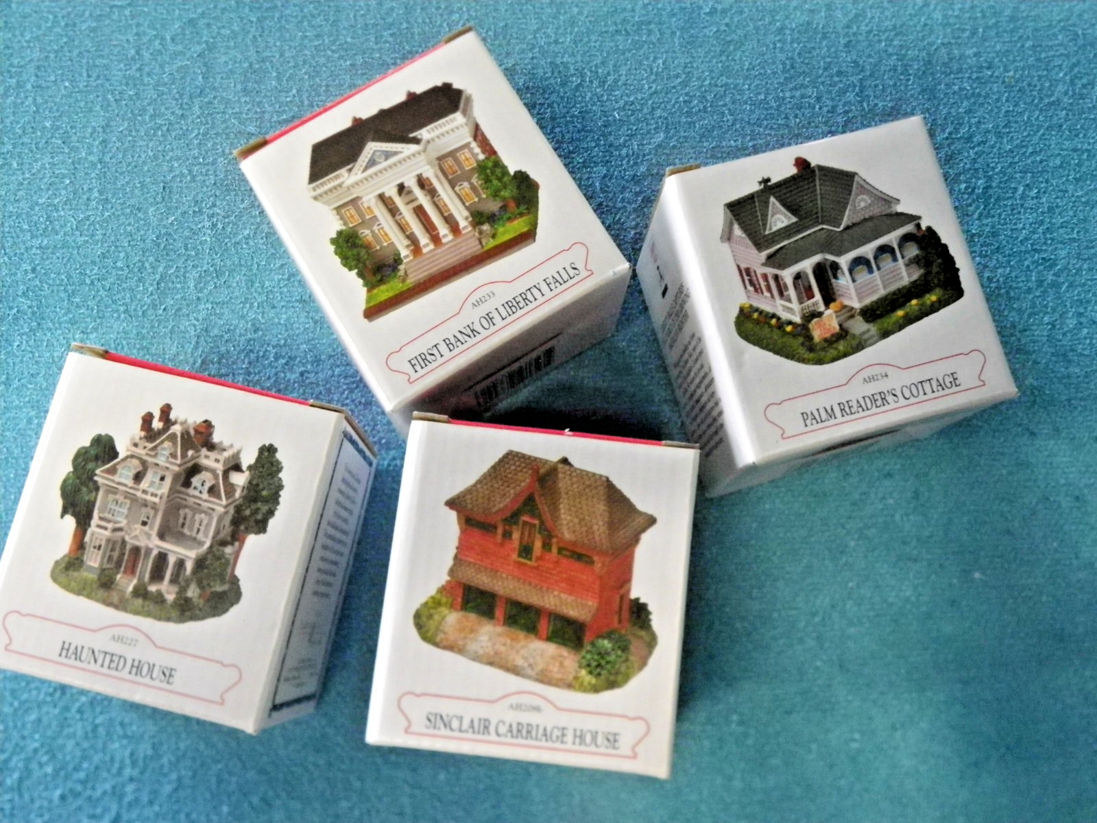 Liberty Falls Village Set w/Free Sinclair Carriage House 2001 Unused in Box