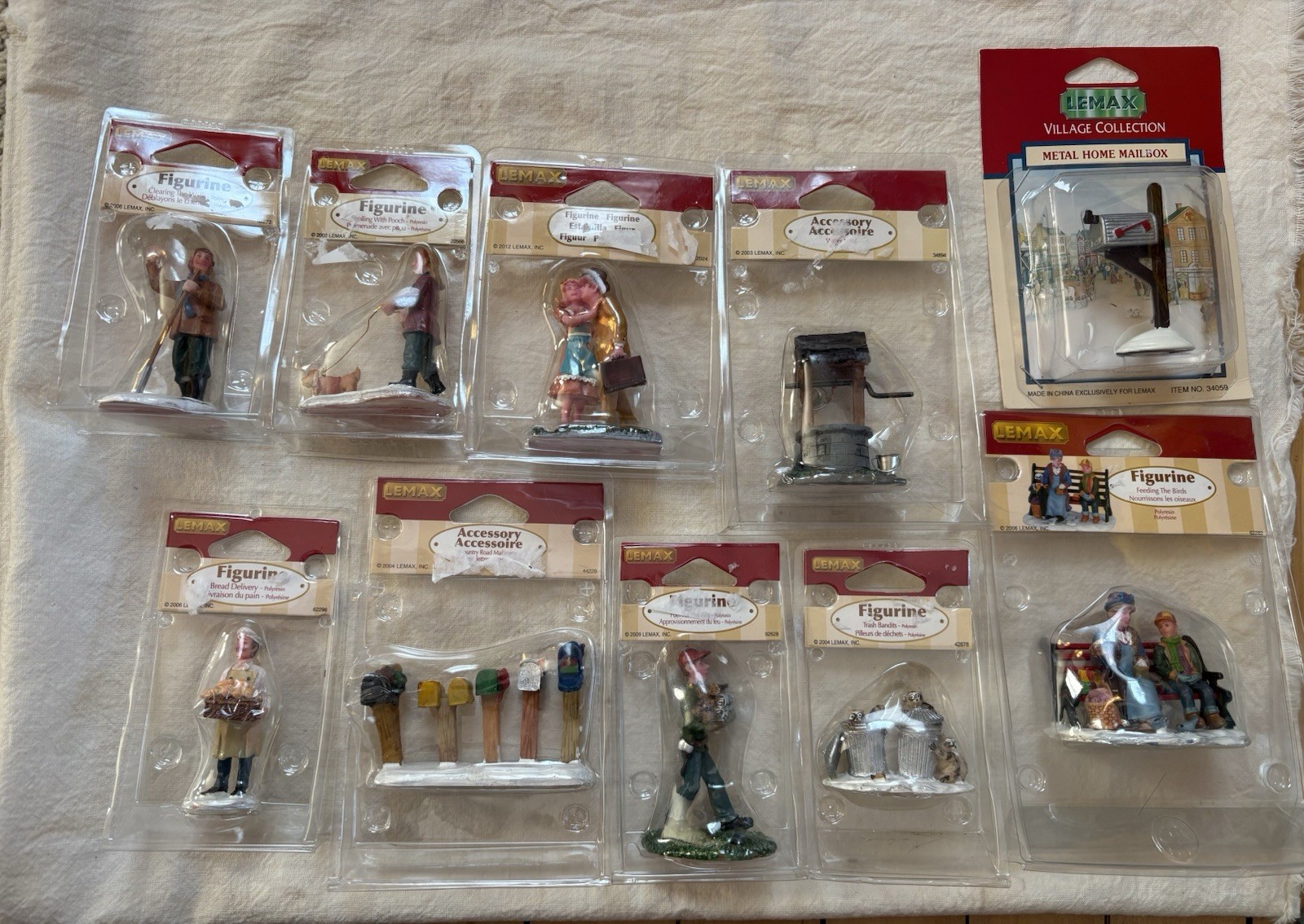 18 Piece Lemax Christmas Accessories Lot