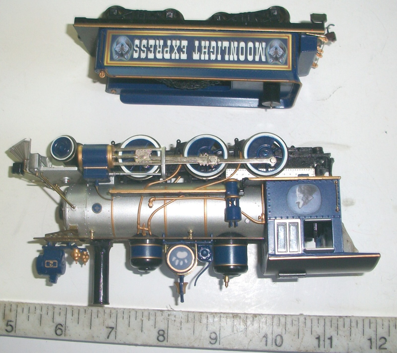 HAWTHORNE VILLAGE BRADFORD EXCHANGE WOLF SILVER MOON BACHMANN HO/ON30 TRAIN SET