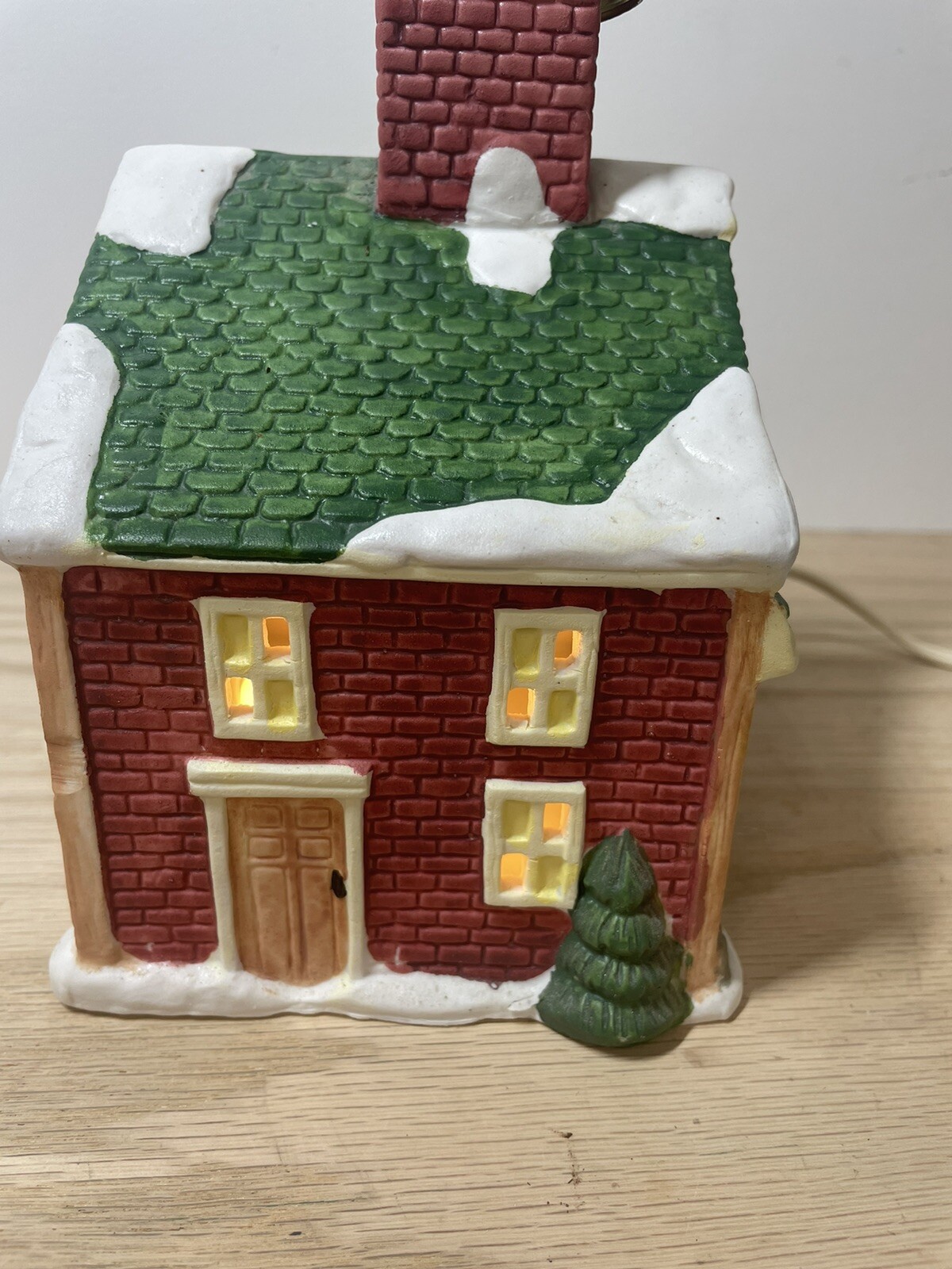 VINTAGE Hearthside Porcelain Lighted School House With Original Box