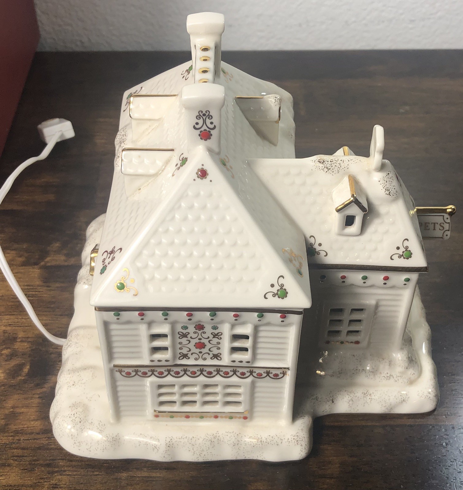 Lenox Mistletoe Park Pet Shoppe Village Treasures Collection Boxed 2008- Retired