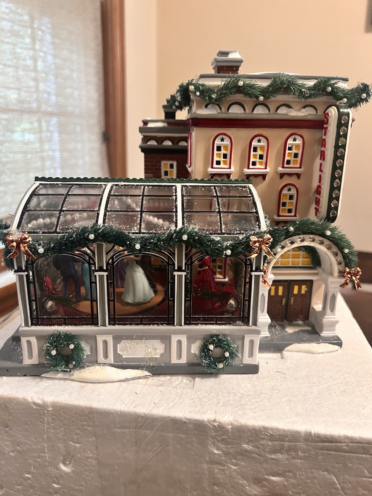 30TH ANNIVERSARY BALL ORIGINAL SNOW VILLAGE DEPT 56 Working Lights And Animation