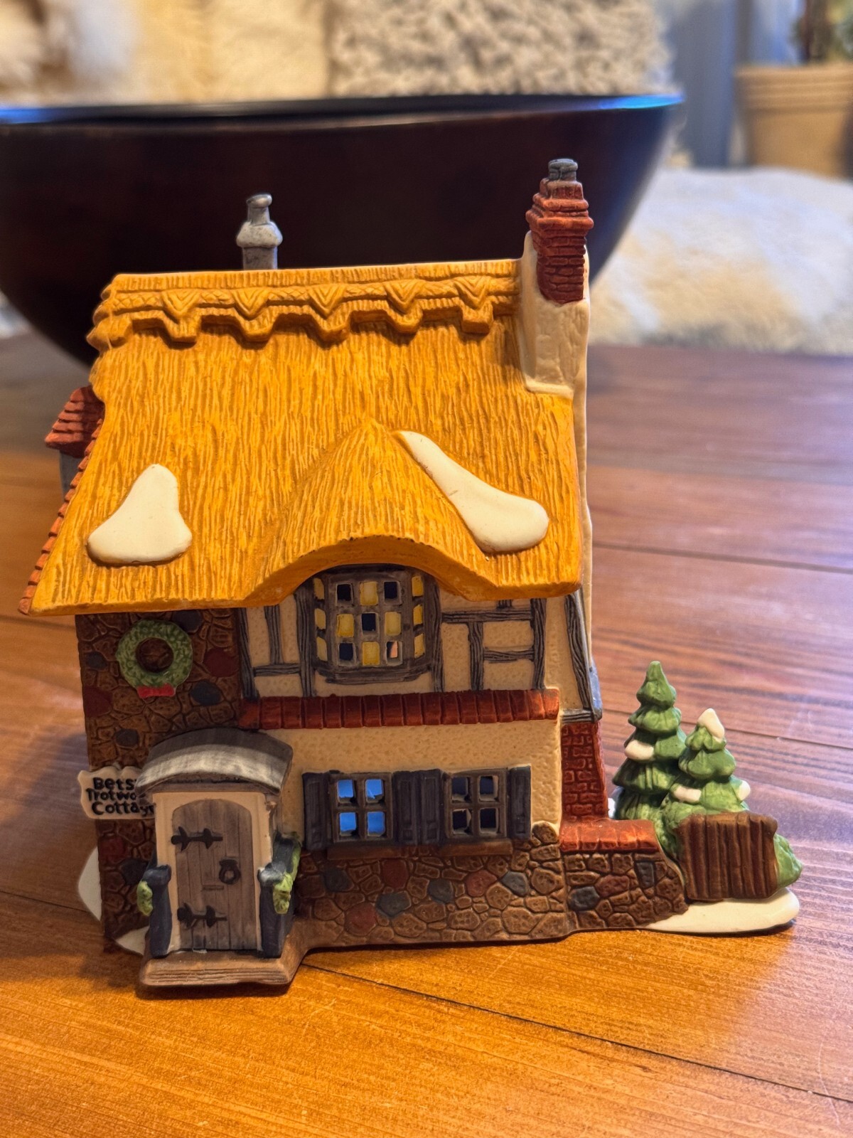 Vintage Dept 56 Dickens Village 1989 Betsy Trotwood’s Cottage Building-Box