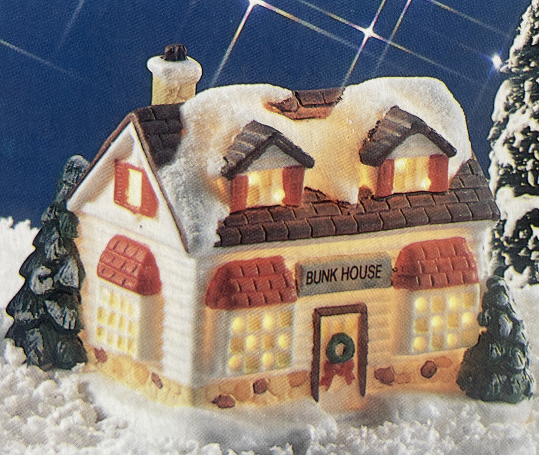 Vtg 1994 Porcelain Bisque Santa’s Village BUNK HOUSE Lighted Building RSVP Int’l
