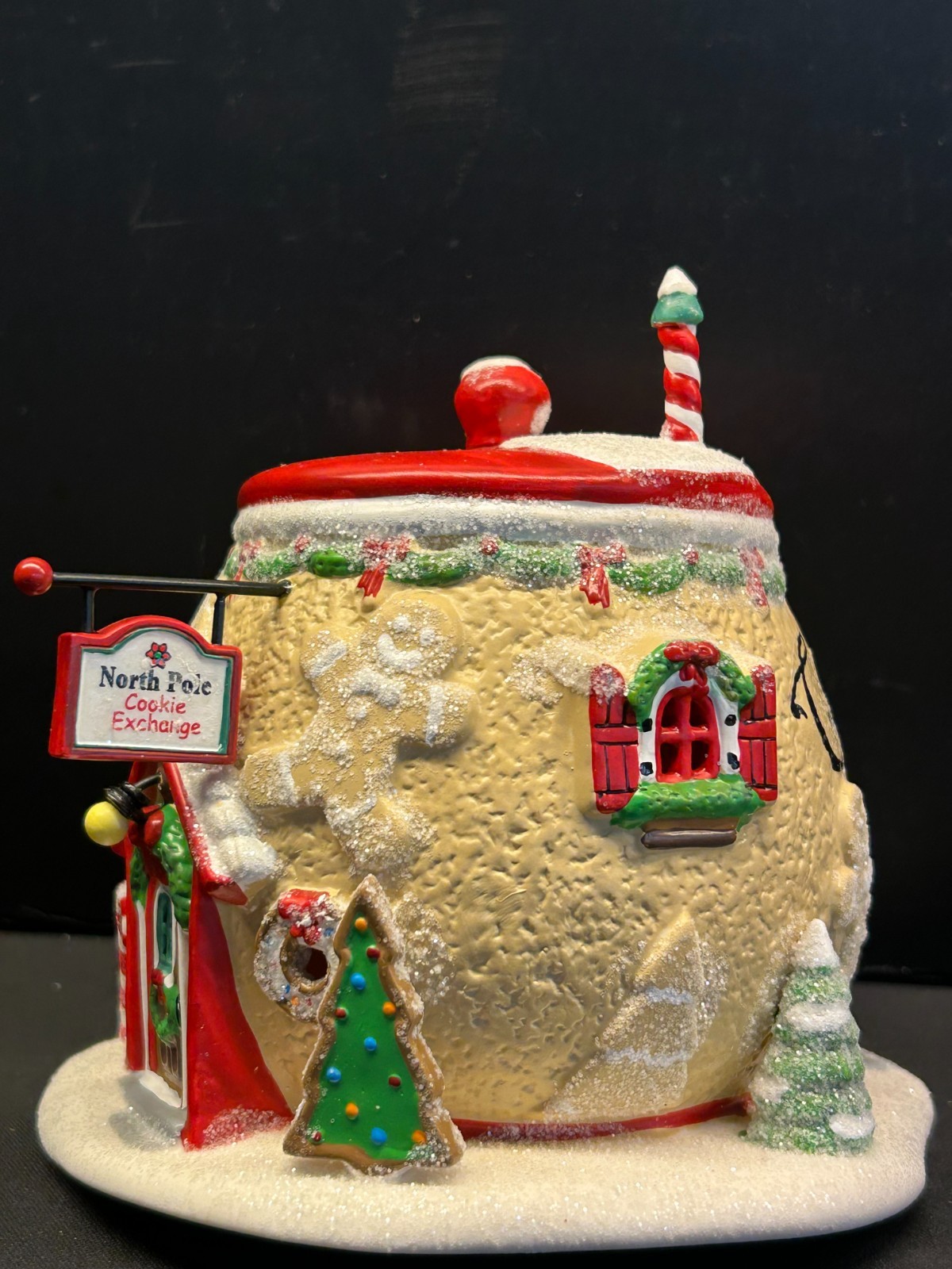 🎄🎄Dept 56 4020208 North Pole Cookie Exchange Santa’s Sweet Shop