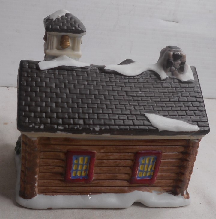 Victorian Series Christmas Village Log Cabin School House 2005 4-1/2″ W x 4″ H