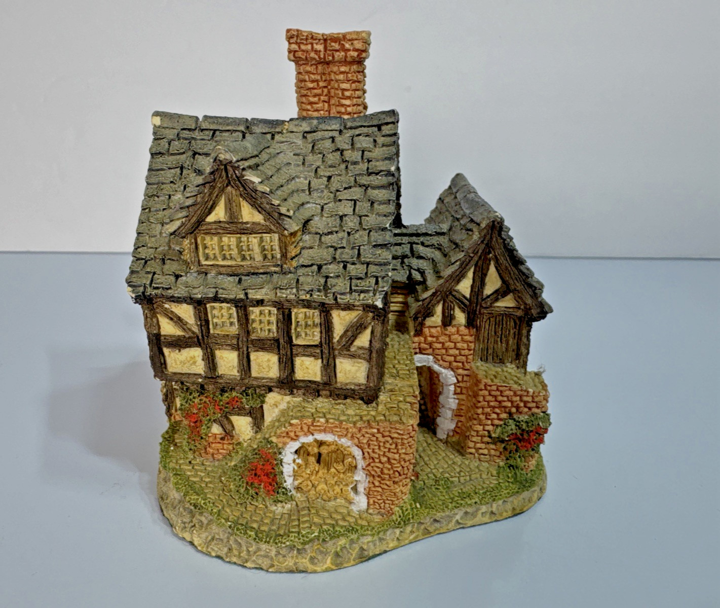 David Winter Cottages – Set of 5 Miniature Figurines – Handmade & Hand-Painted