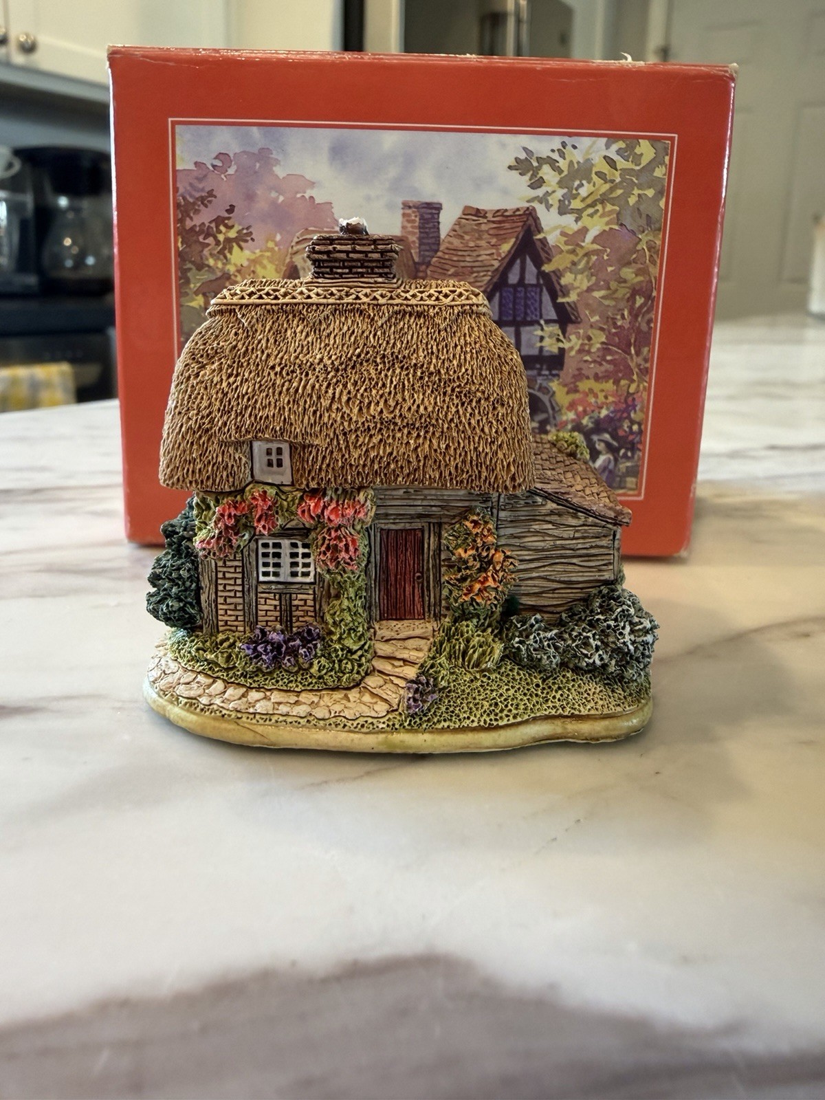 Lilliput Lane Cottage Grannys Bonnet L 2080 1997 English Collection Includes Box