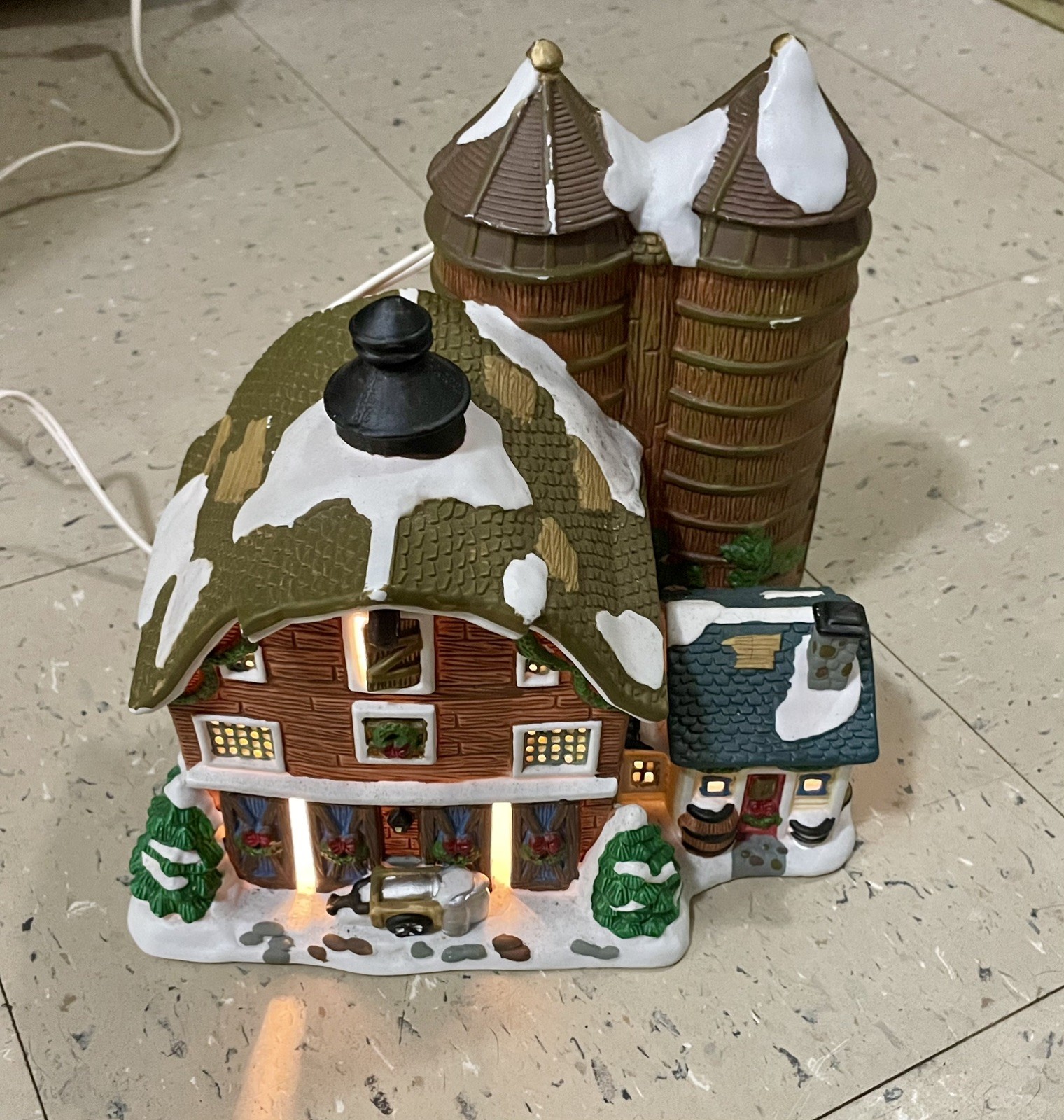 Carole Towne 2002 Christmas Village light up Dairy Barn and Silo works as should