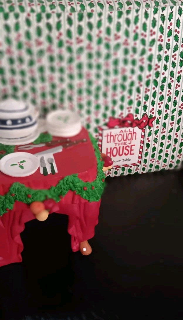 Dept 56 All around The House Dinner Table Wonderfull vintage Estate Item