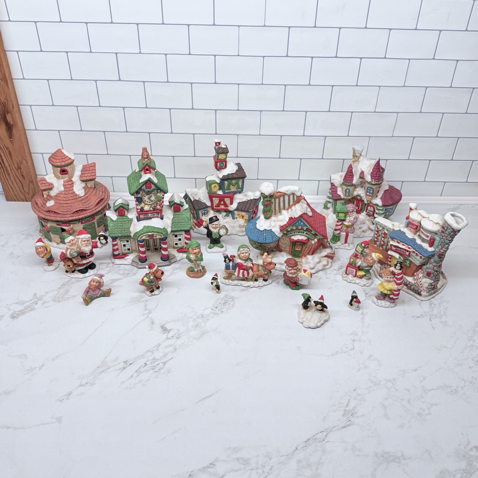 Vintage Grandeur Noel Santa’s Village 23 Piece Illuminated Porcelain Set