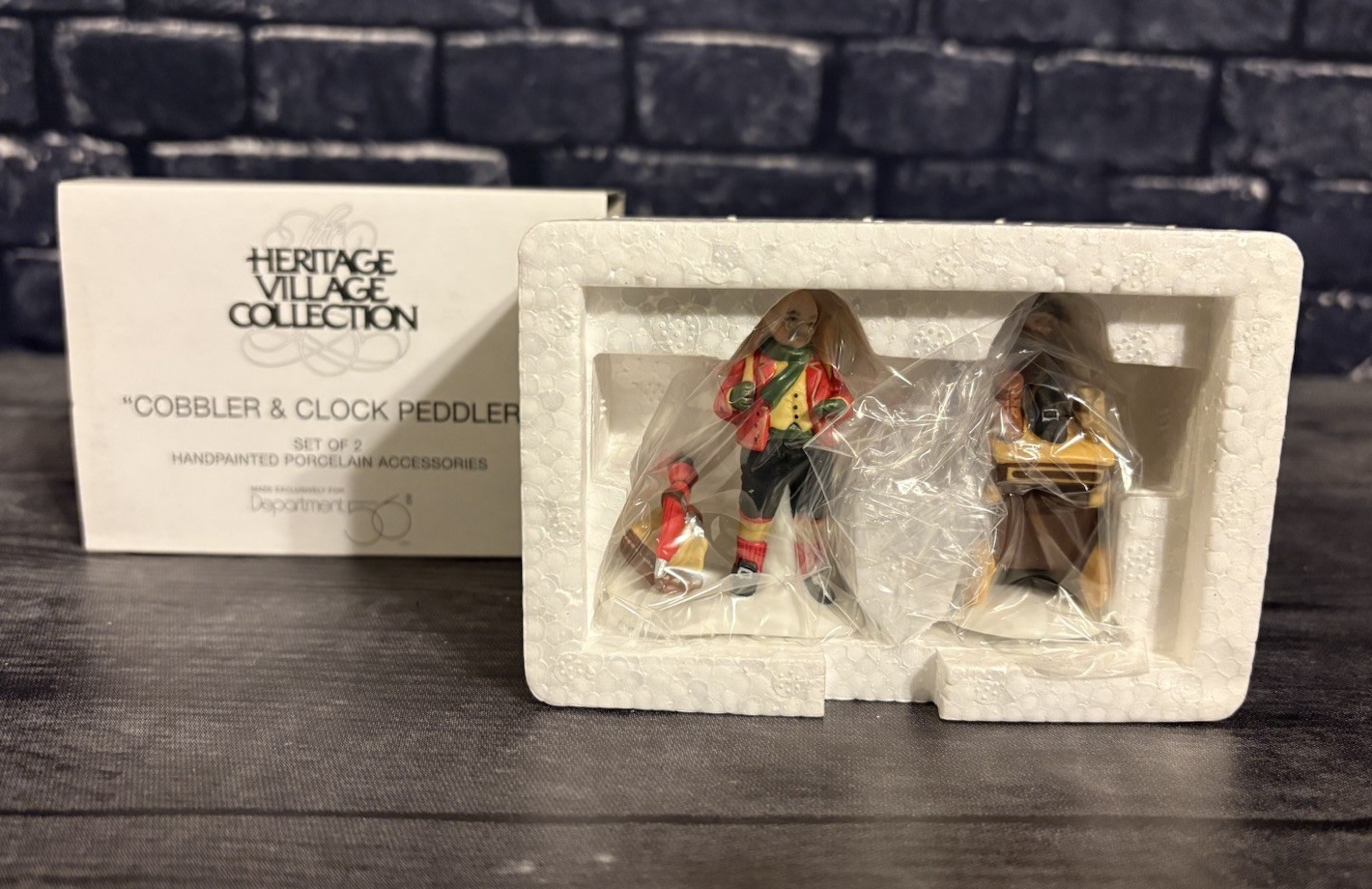 NEW DEPARTMENT 56 HERITAGE VILLAGE COBBLER & CLOCK PEDDLER 2 PIECE SET 58394