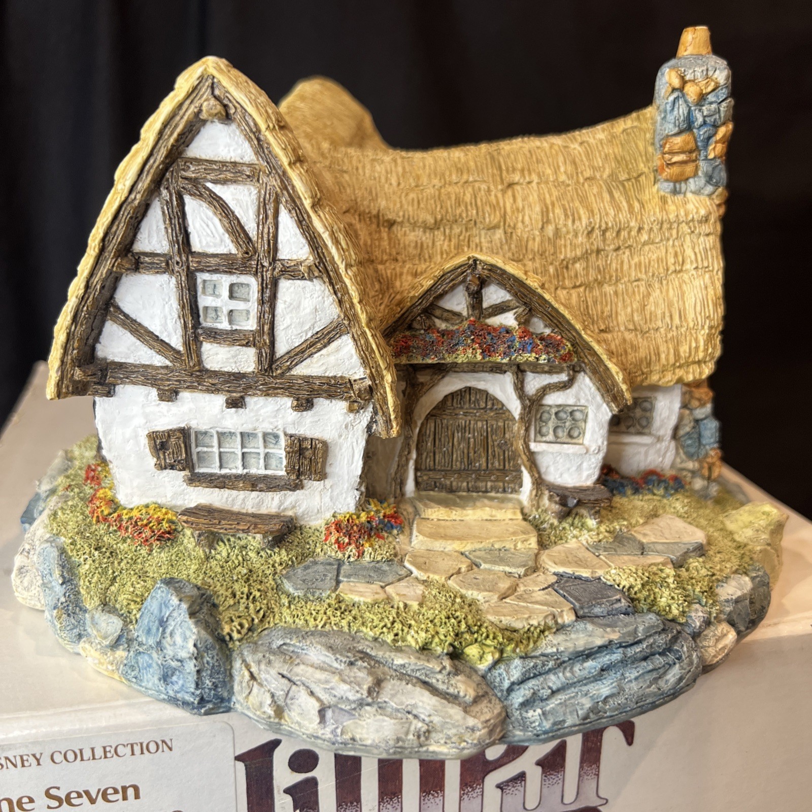 Lilliput Lane “Seven Dwarfs Cottage” The Disney Collection 50th Anniversary Ed.