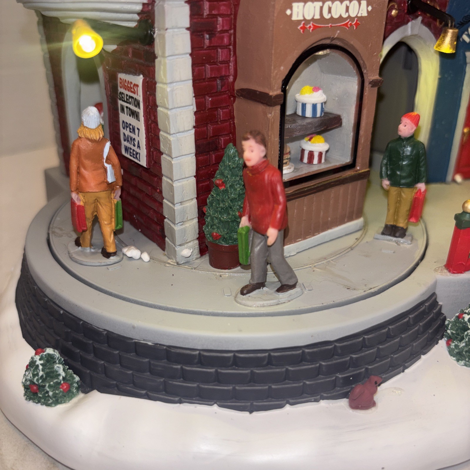 Lemax #05700 Tinseltown Plaza (2020) NIB Sounds, Lights, and Animation
