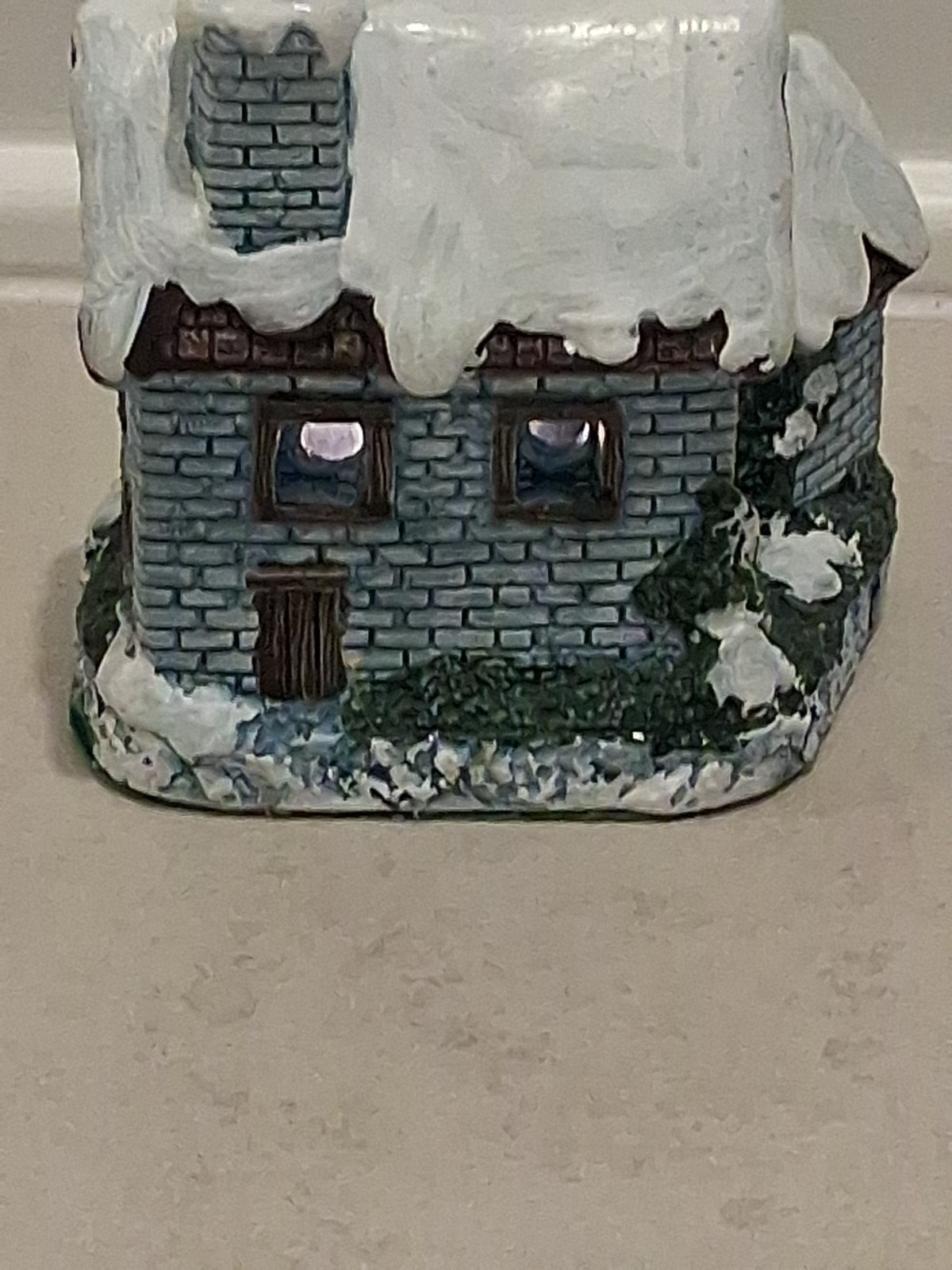 Cottage Charmers Lighted Snowhouse Hand Painted Handcrafted #8181-CC Taiwan