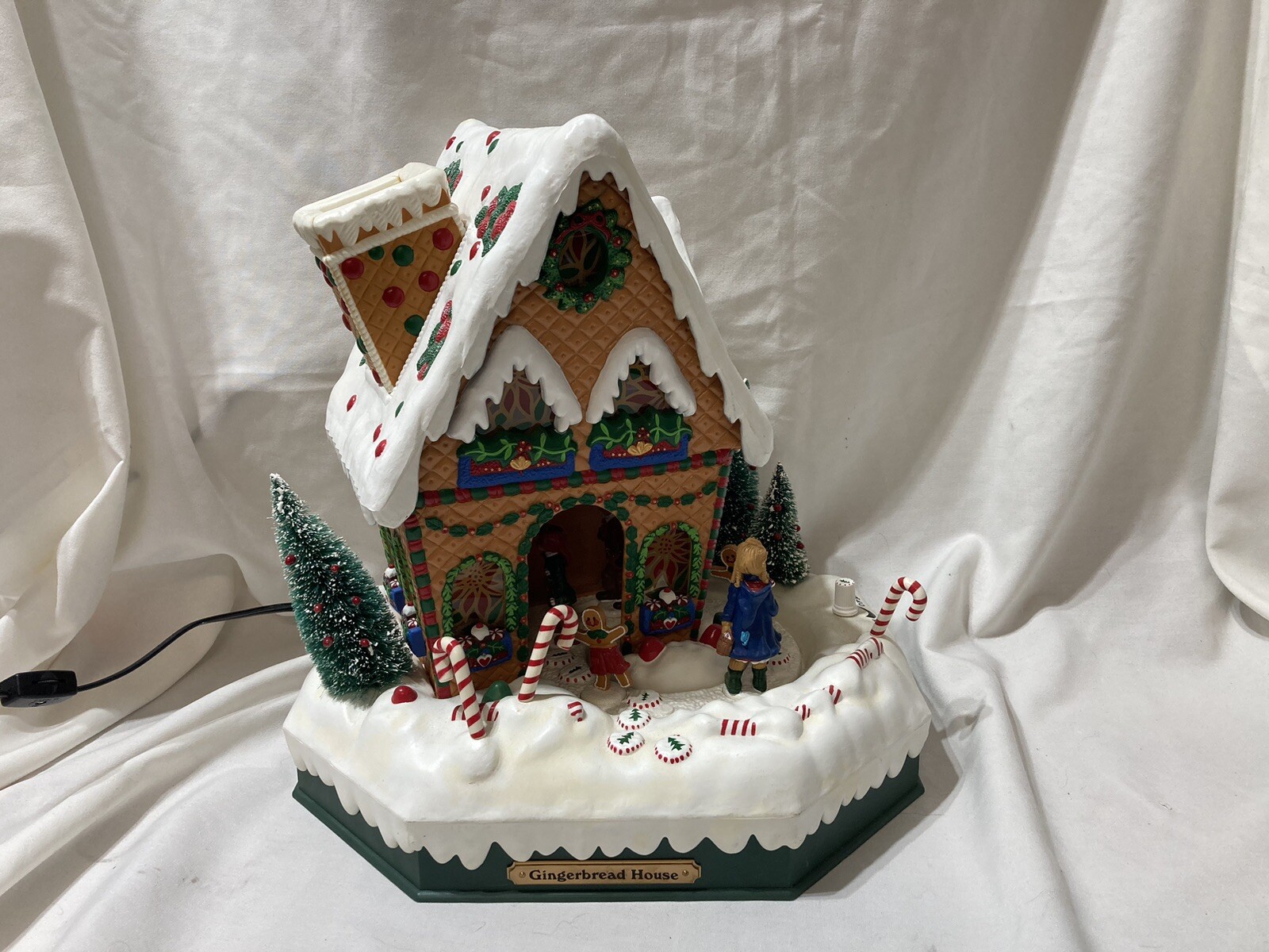 Holiday Creations Christmas Gingerbread House Animated Lighted Musical Vintage