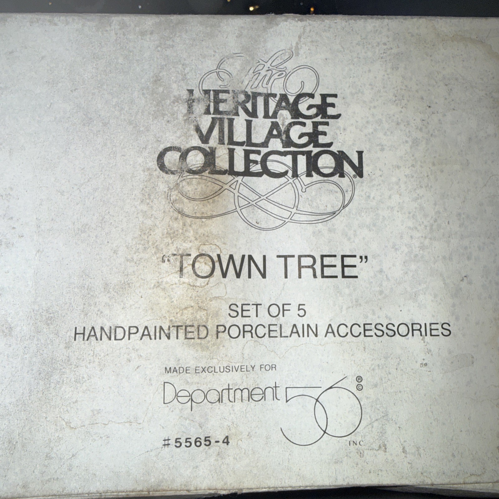 Department 56 Heritage Village Collection “Town Tree”/ “Town Tree Trimmers”lot