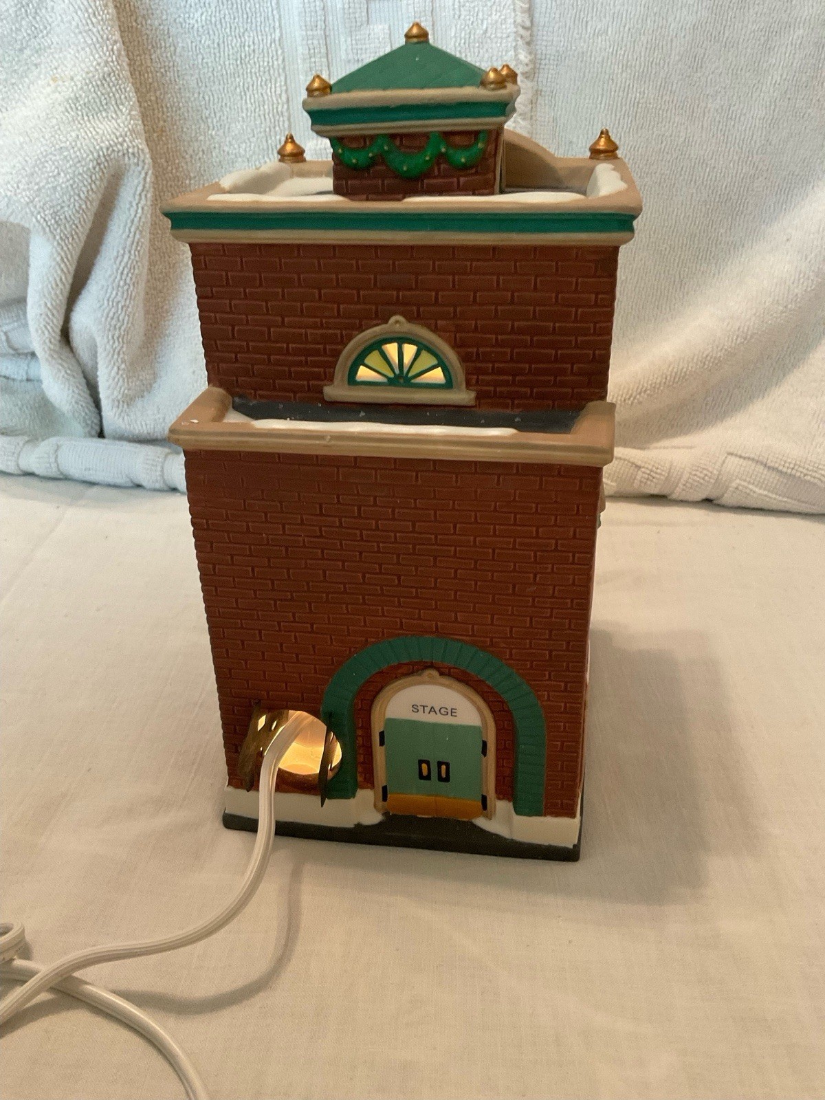 Department 56 Christmas In The City The Grand Movie Theater #58870 w/light RF44