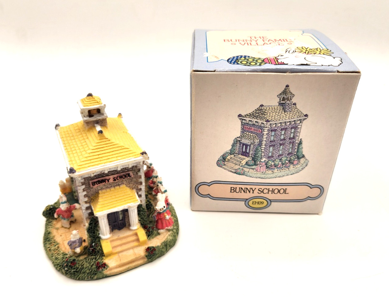 The Bunny Family Village Bunny School 1995 New in Open Box Retired