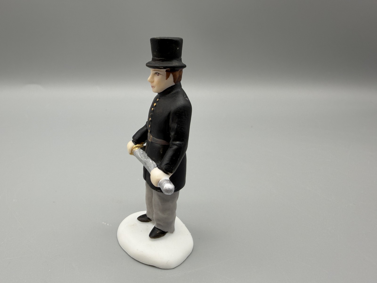 Vintage Dept 56 Heritage Village Constables 3 Porcelain Figurines & Lampppost