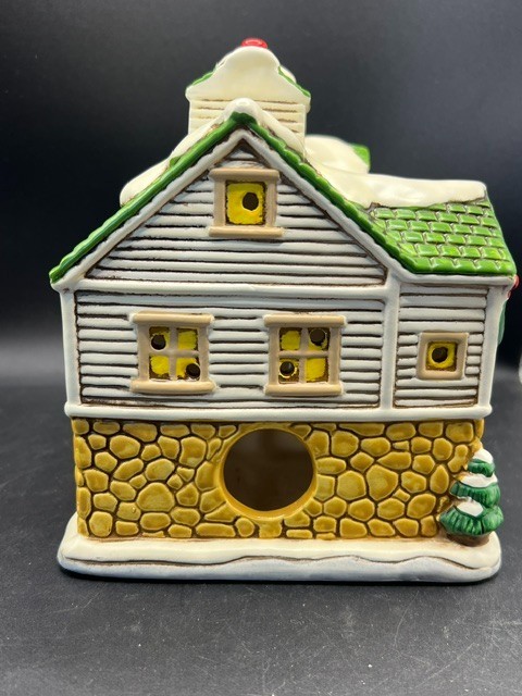 1987 Lefton Taiwan Colonial Christmas Village Antique & Quilt Shop 7″ VGC
