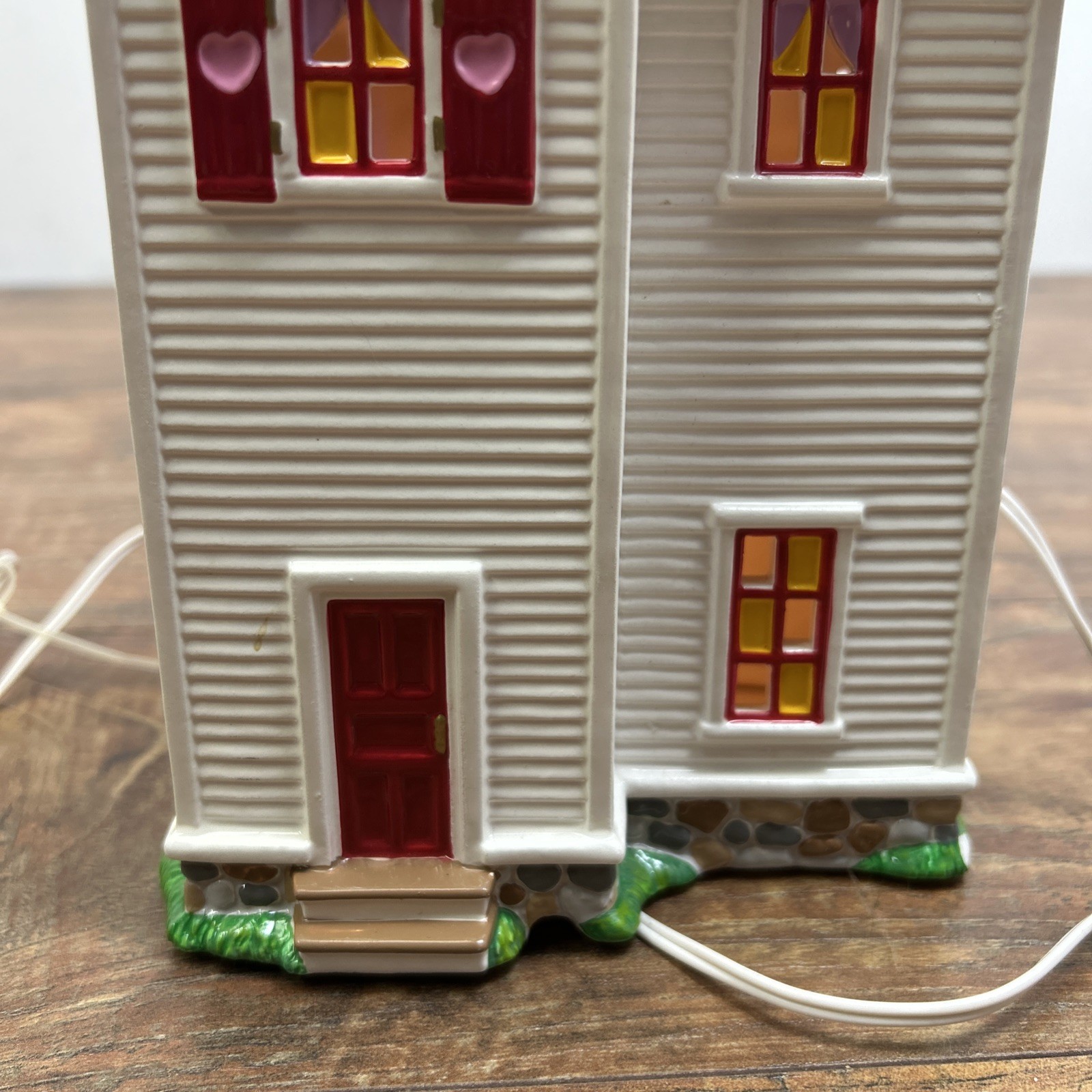 Retired Dept 56 Valentine Village Sweetheart Candy Shop w/Flashing Heart Lights*