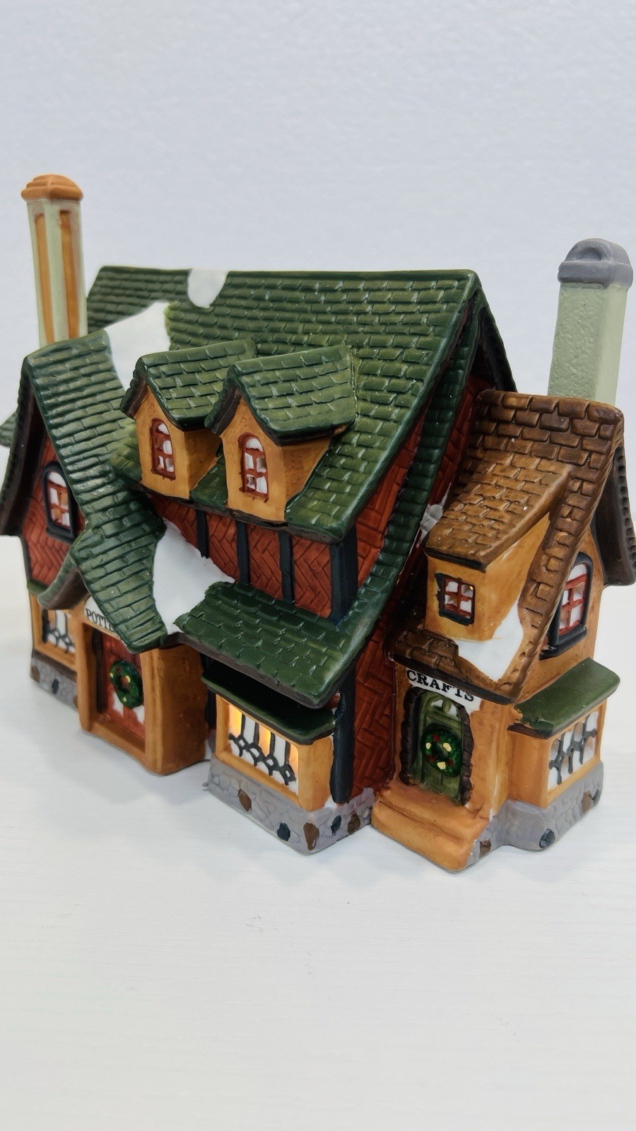 Dickens Keepsake “ Pottery” Porcelain Lighted House Heartland Valley Excellent