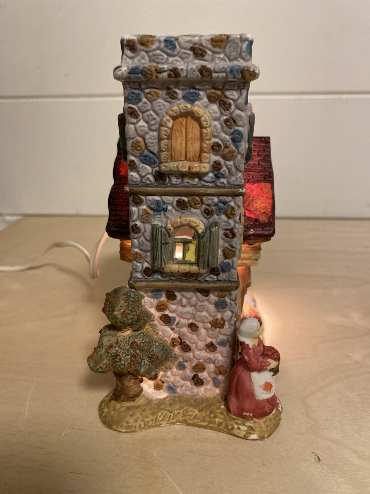 Vintage Christmas Tree Shop Handpainted Porcelain Lighted “The Apple House” G.C.