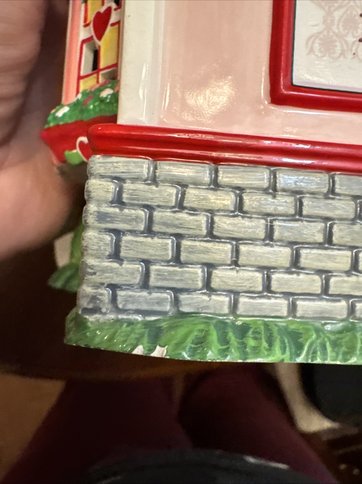 Department 56 Snow Village Cupid’s Card Shop Illuminated Ceramic House 2005