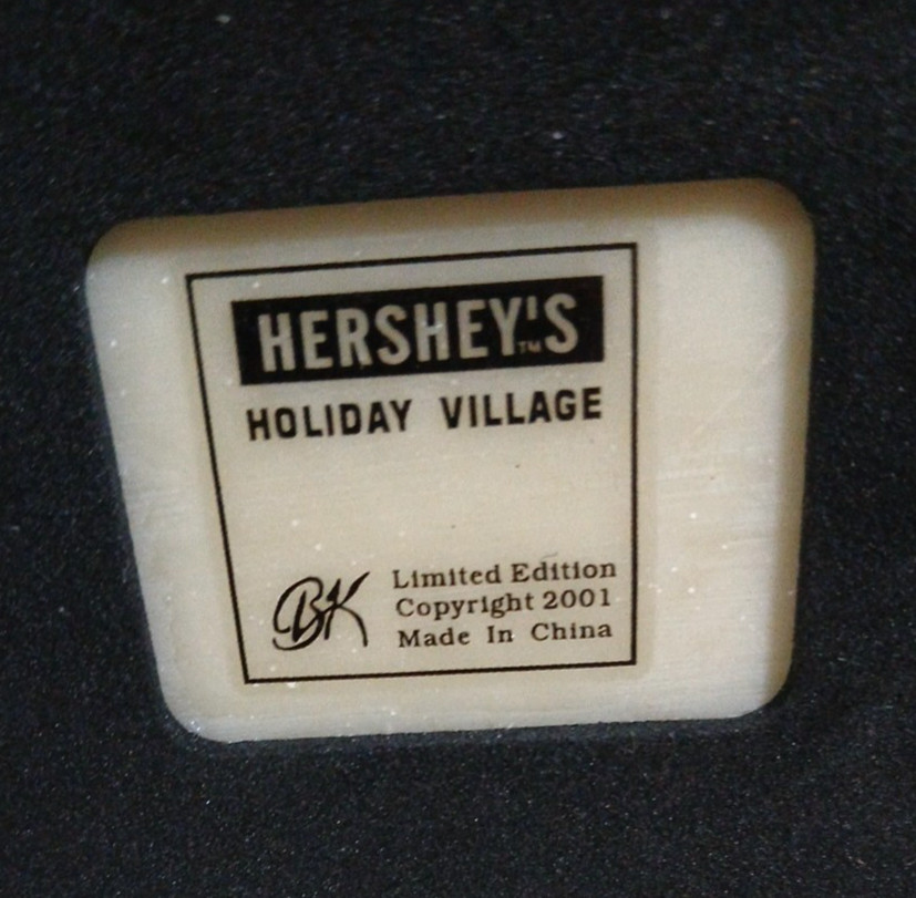 Hershey’s Ceramic Holiday Village Tree Lot Booth Cocoa Cafe Christmas 2001 5″H