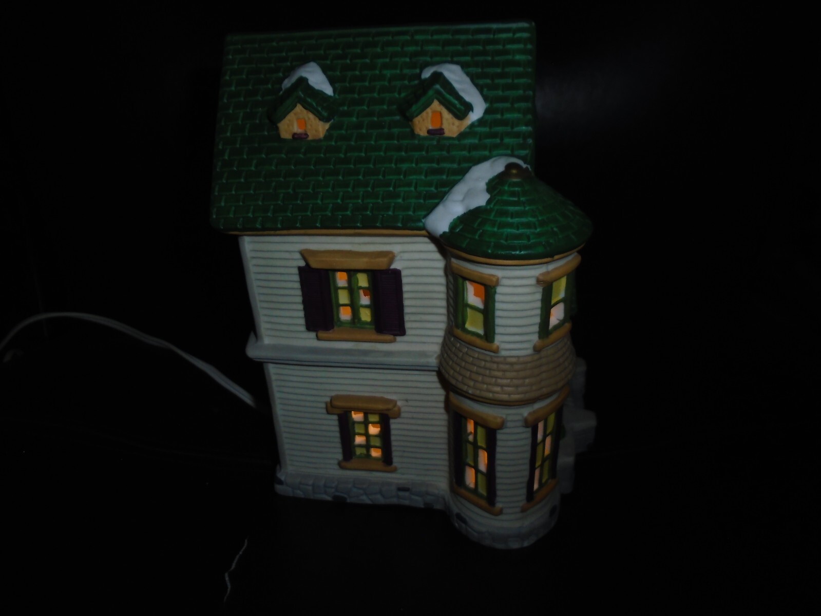 UIB COPPERFIELD PORCELAIN LIGHTED VILLAGE HOUSE